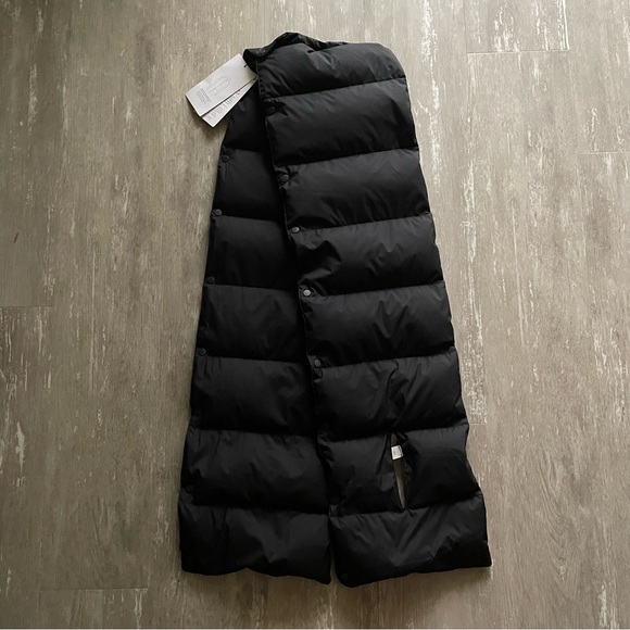 Lululemon Wunder Puff Scarf - Black - 600-fill-power goose down MSRP $98 - Picture 2 of 9